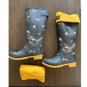 Rainboots with dogs!